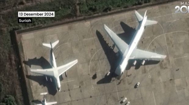 Momen militer Rusia meninggalkan pangkalan militer di Suriah.