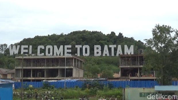 Pembangunan gedung menutupi ikon Welcome to Batam, jadi keluhan wisatawan. (Alamudin Hamapu/detikSumut)