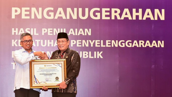 Pemkab Lamongan meraih penghargaan kepatuhan penyelenggaraan pelayanan publik tahun 2024 dari Ombudsman RI