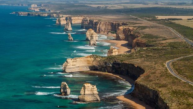 Penampakan dari udara Twelve Apostles, Great Ocean Road, Victoria, Australia.