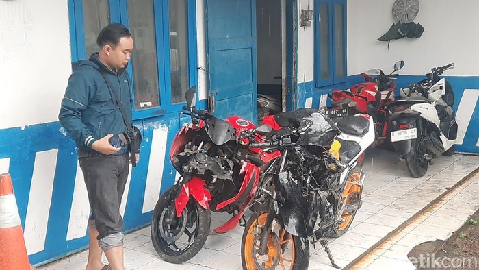 Penampakan dua motor yang terlibat kecelakaan di jalan Tayu, Sabtu (14/12/2024).