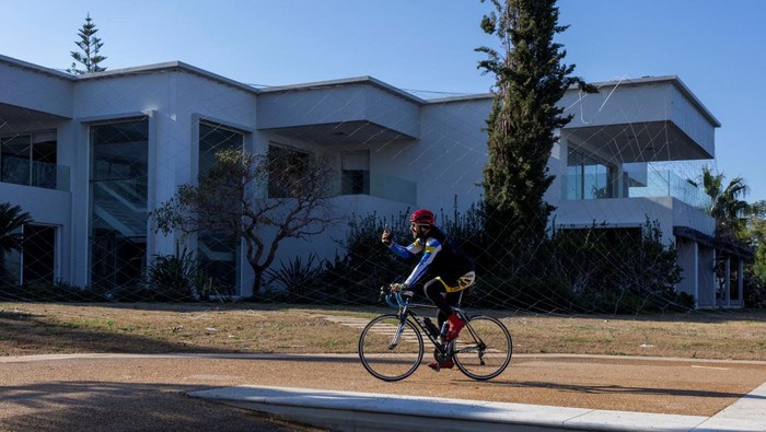 Penampakan Resor Mewah Milik Keluarga Assad yang Kini Ditinggal A general view of the summer resort of ousted Syria's Bashar al-Assad is seen in Burj Islam near Latakia, Syria, December 13, 2024. REUTERS/Umit Bektas
