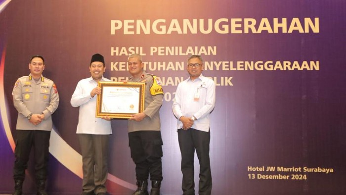 Polres Pasuruan menerima Predikat Kepatuhan Pelayanan Publik.
