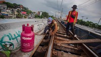 Bahan sintetis tidak memerlukan penebangan pohon dimana hal tersebut merupakan salah satu bentuk inovasi berbasis keberlanjutan lingkungan.  