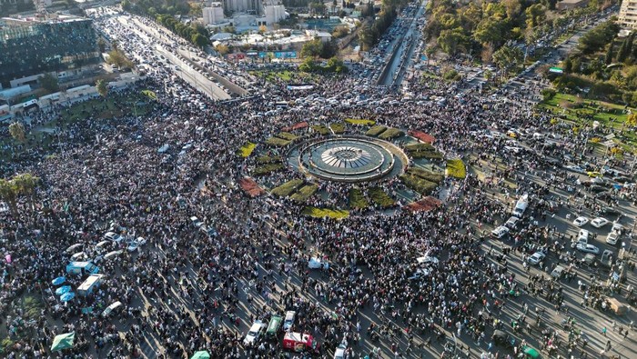 Potret Ribuan Warga Suriah Rayakan Tumbangnya Assad di Damaskus A drone view shows Damascus city, after fighters of the ruling Syrian body ousted Bashar al-Assad, Syria, December 13, 2024. REUTERS/Yosri Al Jamal TPX IMAGES OF THE DAY