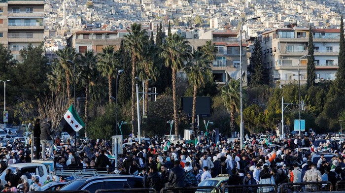 Potret Ribuan Warga Suriah Rayakan Tumbangnya Assad di Damaskus A drone view shows Damascus city, after fighters of the ruling Syrian body ousted Bashar al-Assad, Syria, December 13, 2024. REUTERS/Yosri Al Jamal TPX IMAGES OF THE DAY