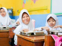 Program Makan Bergizi Gratis Mulai Hari Ini, Sasar 3 Juta Orang Januari-Maret