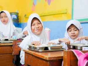 Program Makan Bergizi Gratis Mulai Hari Ini, Sasar 3 Juta Orang Januari-Maret