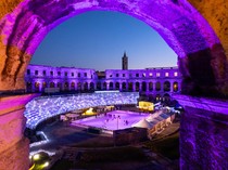 Sensasi Bermain Seluncur Es di Arena Pertunjukan Zaman Romawi Kuno