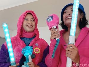 Shawol Cosplay Jadi BOK-SILLee di HUT Ke-23 Transmedia