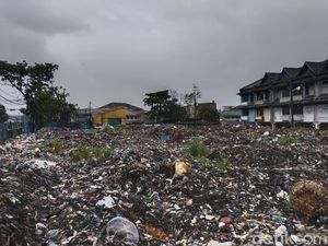 Gurun Sampah di Pasar Caringin yang Jadi Sorotan