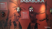 Instalasi kreatif Topeng sababuka perlengkapan upacara Tiwah