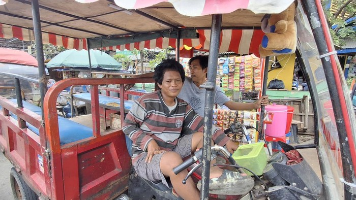 Upi, tukan ojek odong-odong di Muara Angke, Jakarta Utara