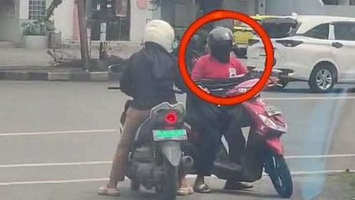 Viral penipuan modus minta uang bensin di Makassar.