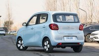 Sebagai mobil perkotaan, Hongguang Mini EV punya dimensi yang sangat mungil. Kendaraan itu punya panjang 3.256 mm, lebar 1.510 mm, tinggi 1.578 mm dan jarak sumbu roda 2.190 mm. Ukuran tersebut lebih besar dibandingkan model sebelumnya. Foto: Doc. Wuling China.