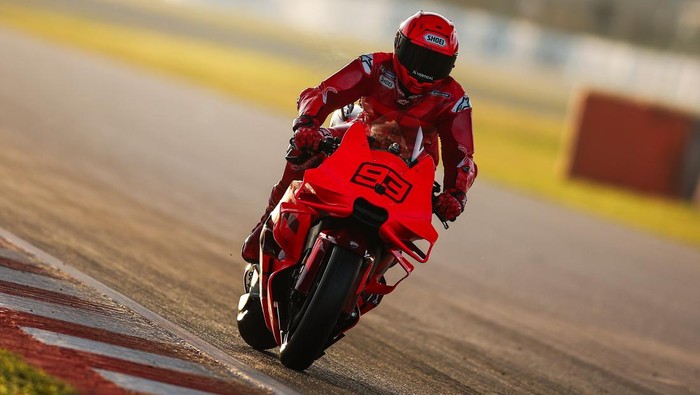 MONTMELO, SPAIN - NOVEMBER 19: Marc Marquez of Spain and Ducati Lenovo Team in actionduring the MotoGP Test in Barcelona at Circuit de Catalunya on November 19, 2024 in Montmelo, Spain. (Photo by Eric Alonso/Getty Images)