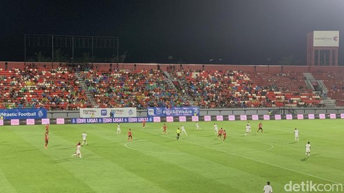 Pertandingan Bali United melawan Persija Jakarta di Stadion I Wayan Dipta, Gianyar, Minggu (15/12/2024). (Rizki Setyo/detikBali)