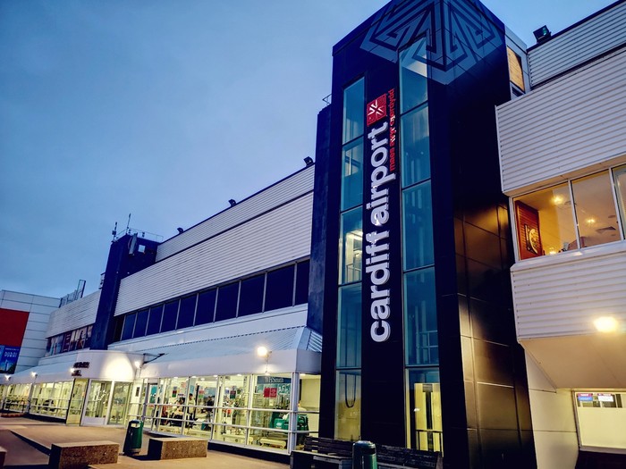 Bandara Cardiff, Inggris