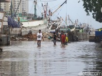 Banjir Rob Genangi Akses ke Pelabuhan Sunda Kelapa