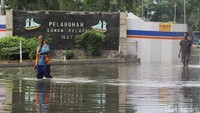 Badan Penanggulangan Bencana Daerah (BPBD) DKI Jakarta melaporkan genangan terjadi 6 RT dan dua ruas jalan di Jakarta Utara.