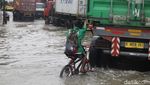 Banjir Rob Genangi Akses ke Pelabuhan Sunda Kelapa