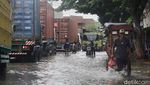 Banjir Rob Genangi Akses ke Pelabuhan Sunda Kelapa
