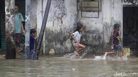 Badan Penanggulangan Bencana Daerah (BPBD) DKI Jakarta melaporkan genangan terjadi 6 RT dan dua ruas jalan di Jakarta Utara.