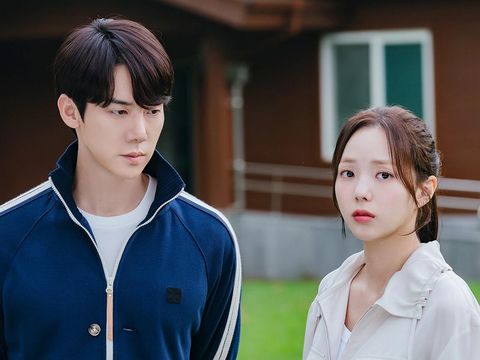 Chae Soo Bin dan Yoo Yeon Seok pemain When the Phone Rings