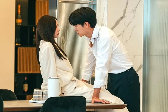 Chae Soo Bin dan Yoo Yeon Seok pemain When the Phone Rings