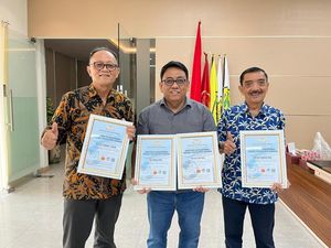 Berkat Teknologi Informasi, DSI YPTA Surabaya Sabet 4 Sertifikat ISO