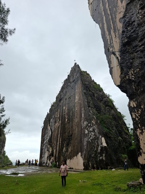 Fatu Nausus di Wisata Alam Nausus, Desa Fatukoto, Kecamatan Mollo Utara, TTS, NTT. (Simon Selly/detikBali)