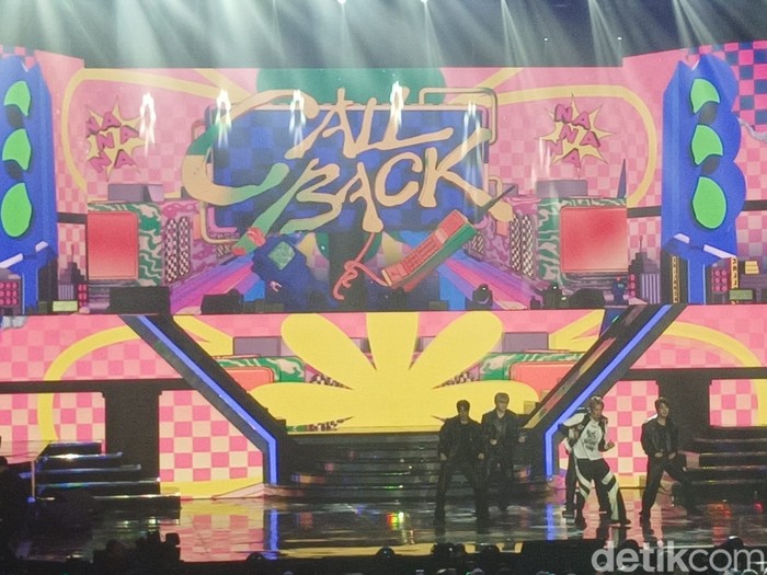 Minho SHINee tampil di HUT ke-23 Transmedia pada Minggu (15/12/2024) di Istora Senayan, Jakarta Pusat.