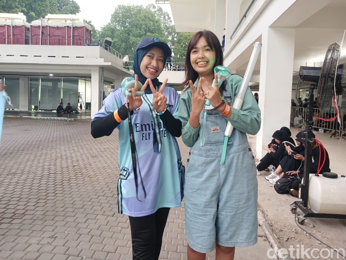HUT ke-23 Transmedia Acara HUT ke-23 Transmedia hari kedua kembali dimeriahkan oleh SHINee World (Shawol), fans boyband SHINee, pada Minggu (15/12/2024). Member SHINee, Minho, akan tampil solo di panggung Minggu malam.
