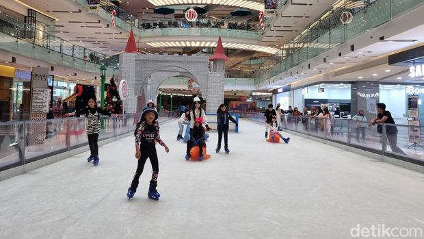Ice Skating Grand City