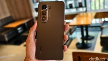 Dibekali RAM hingga 8GB yang dapat diperluas, dan penyimpanan internal hingga 256GB, memberikan ruang cukup untuk media dan aplikasi.Untuk urusan fotografi, Infinix Hot 50 Pro memiliki kamera utama 50 MP yang mampu menghasilkan foto dengan detail tinggi. Foto: Adi Fida Rahman/detikiNET