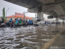 Potret Jalan AP Pettarani Makassar Tergenang-Macet Saat Diguyur Hujan Deras