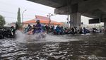 Potret Jalan AP Pettarani Makassar Tergenang-Macet Saat Diguyur Hujan Deras