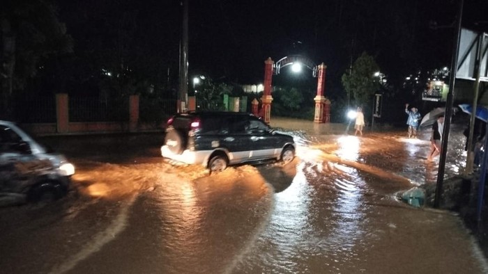 Banjir di wilayah Karangturi Kecamatan Nguntoronadi Wonogiri.
