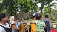 Singa putih jantan bernama Zeus berusia 1,5 tahun. Sementara betina yang bernama Kiara usianya 1 tahun. (Foto: Aprilia Devi)
