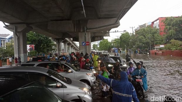 Kemacetan di Jalan AP Pettarani Makassar.