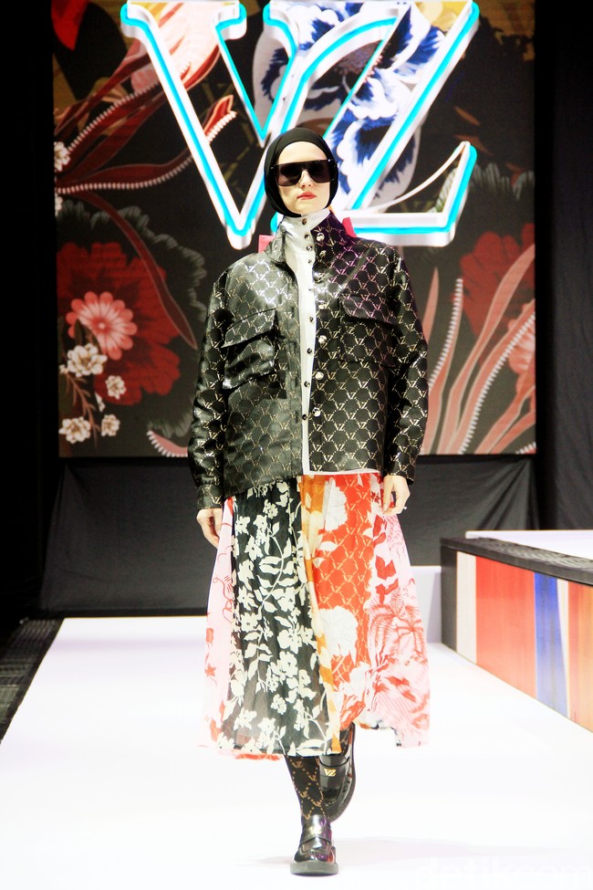 Fashion show Vivi Zubedi sekaligus merayakan 13 tahun berkarya yang bertempat di City Hall, Pondok Indah Mall, Jakarta Selatan, Sabtu [[14/12/2024]. Foto: Mohammad Abduh/detikcom.