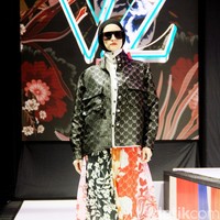 Fashion show Vivi Zubedi sekaligus merayakan 13 tahun berkarya yang bertempat di City Hall, Pondok Indah Mall, Jakarta Selatan, Sabtu [[14/12/2024]. Foto: Mohammad Abduh/detikcom.