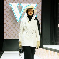 Fashion show Vivi Zubedi sekaligus merayakan 13 tahun berkarya yang bertempat di City Hall, Pondok Indah Mall, Jakarta Selatan, Sabtu [[14/12/2024]. Foto: Mohammad Abduh/detikcom.