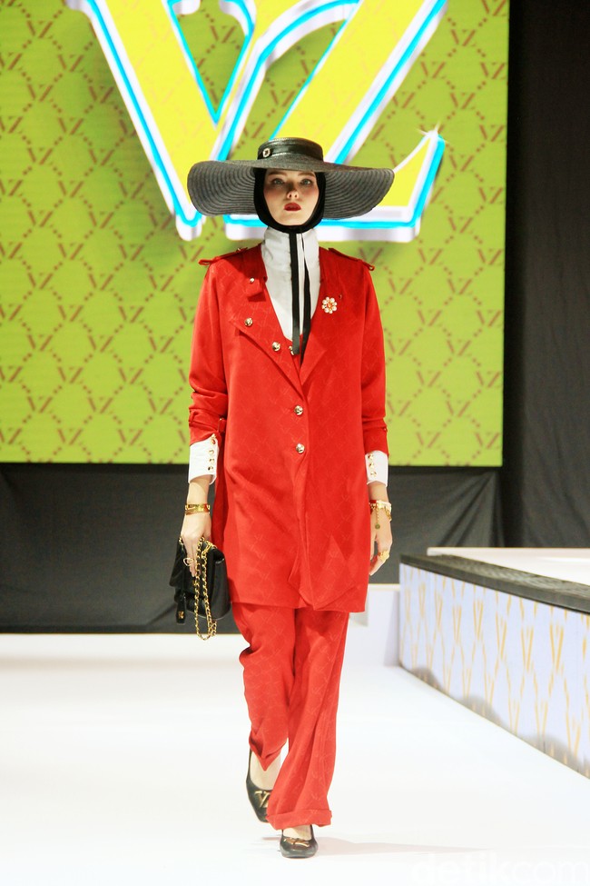 Fashion show Vivi Zubedi sekaligus merayakan 13 tahun berkarya yang bertempat di City Hall, Pondok Indah Mall, Jakarta Selatan, Sabtu [[14/12/2024]. Foto: Mohammad Abduh/detikcom.