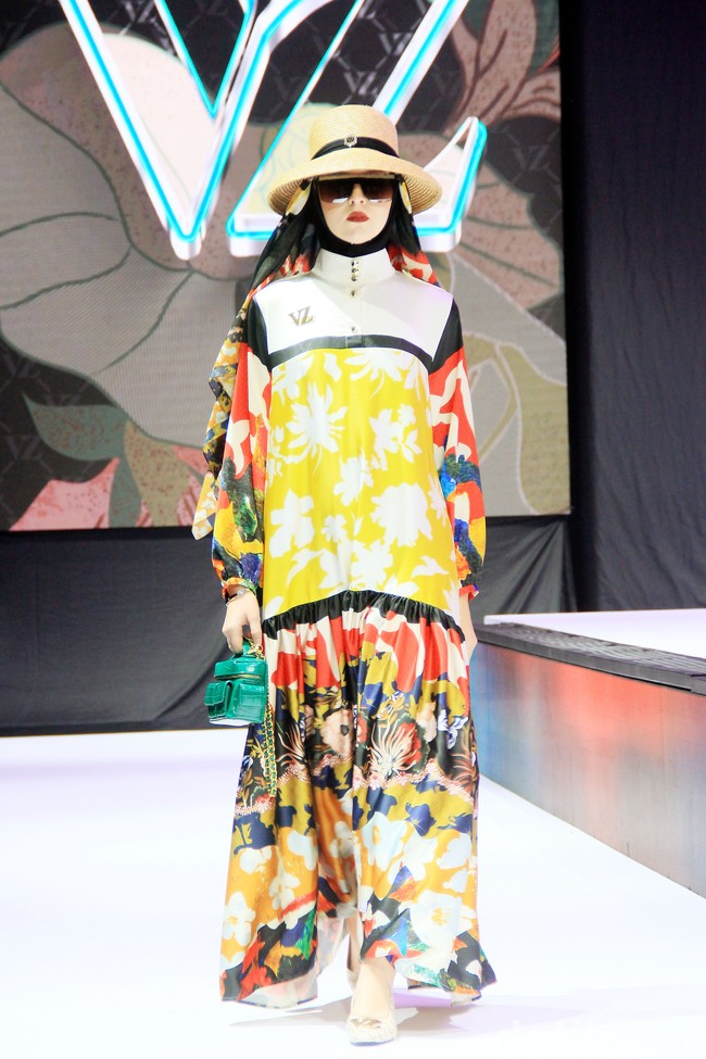 Fashion show Vivi Zubedi sekaligus merayakan 13 tahun berkarya yang bertempat di City Hall, Pondok Indah Mall, Jakarta Selatan, Sabtu [[14/12/2024]. Foto: Mohammad Abduh/detikcom.