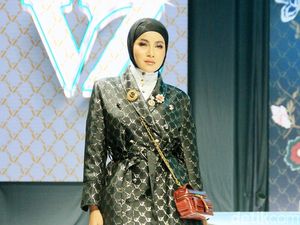 13 Tahun Berkarya, Vivi Zubedi Rilis Koleksi Gabungkan Monogram dan Bunga
