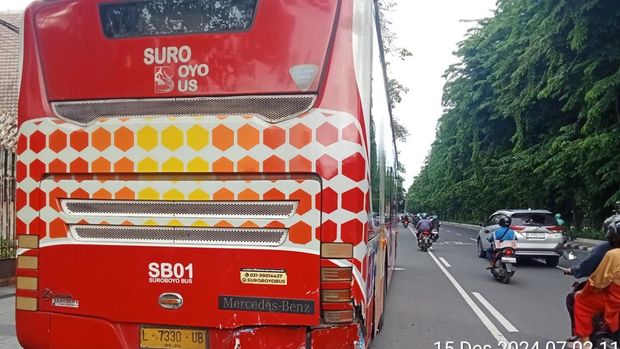 Kondisi Toyota Calya setelah tabrak Suroboyo Bus