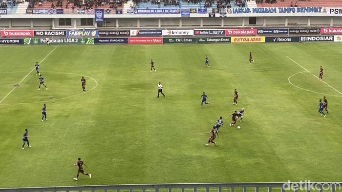 Laga PSIM Jogja vs Persipa Pati di Stadion Mandala Krida, Kota Jogja, Minggu (15/12/2024).