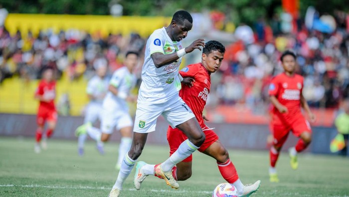 Laga Semen Padang vs Persebaya