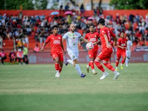 Babak Pertama Semen Padang Vs Persebaya Tanpa Gol
